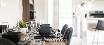 Gorgeous New Albany home w/ king suite, gym, private acre lot and fire pit!