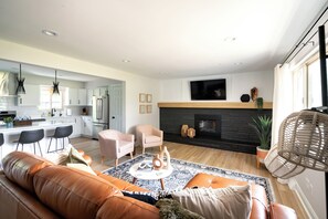 Smart TV, fireplace