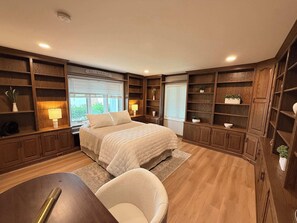 6 bedrooms, desk, WiFi, bed sheets