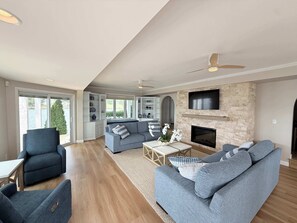 TV, fireplace