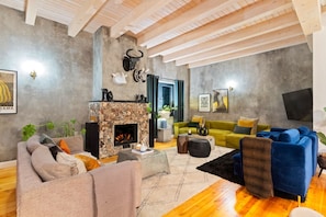 Smart TV, chimenea
