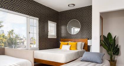 Gaslamp Gem • Sleeps 7 • Walk Everywhere