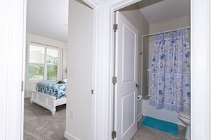 5 chambres, fer et planche à repasser, Wi-Fi, draps fournis