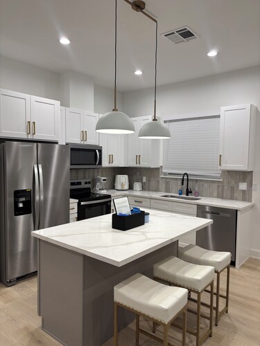 Dej’s Modern Retreat…Downtown Houston Texas