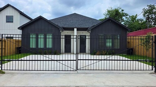 Dej’s Modern Retreat…Downtown Houston Texas