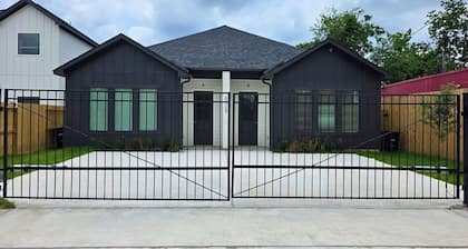 Dej’s Modern Retreat…Downtown Houston Texas