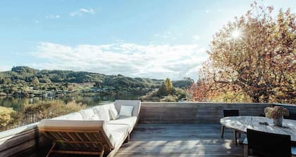 Okere Lake House - Lakefront with Private Jetty