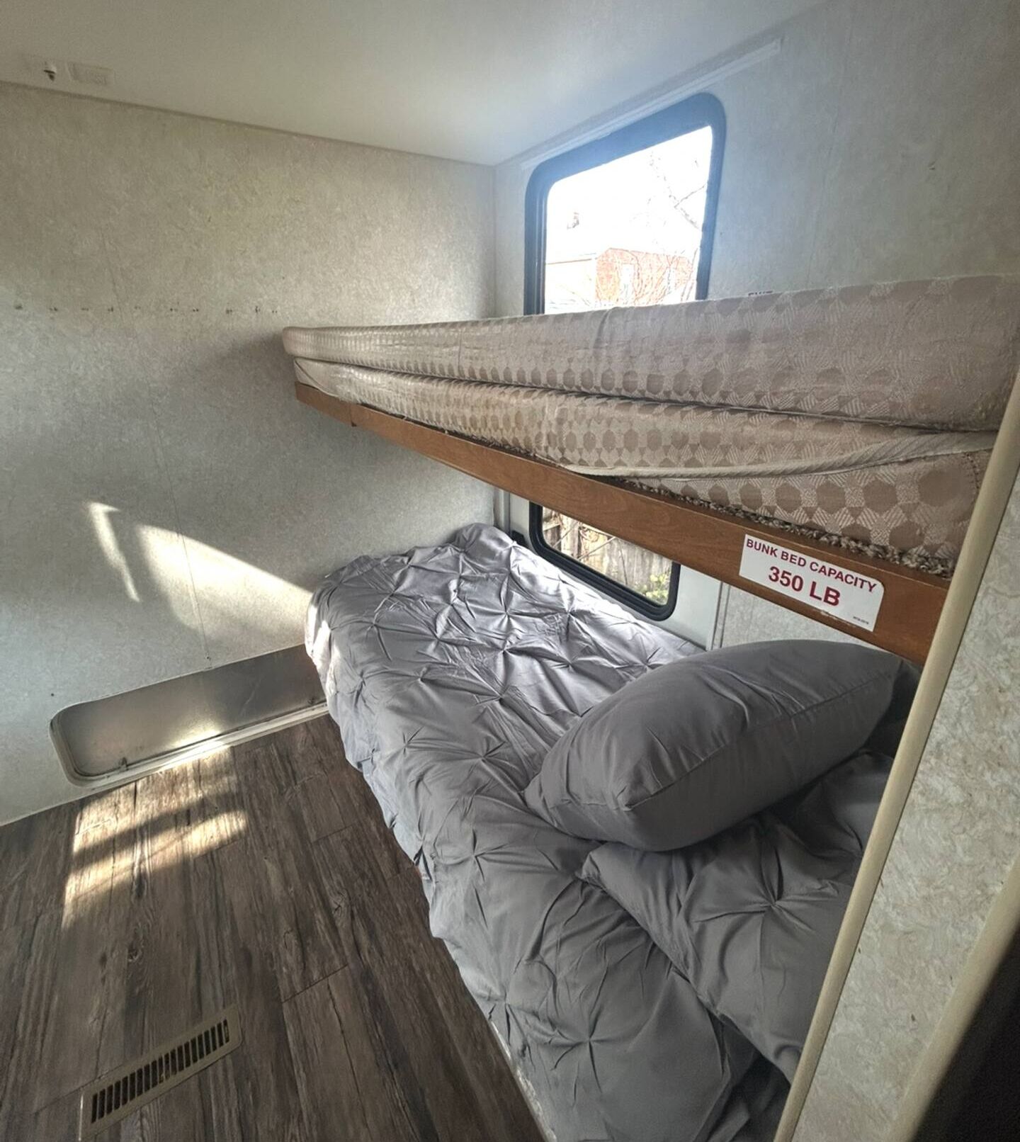 2 多间卧室、WiFi、床单