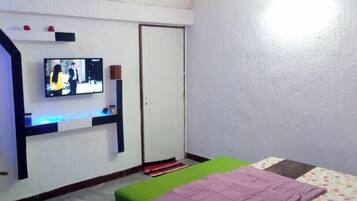 Laptop workspace, free WiFi