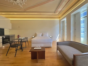 Deluxe Studio | Blackout drapes, iron/ironing board, free WiFi, bed sheets
