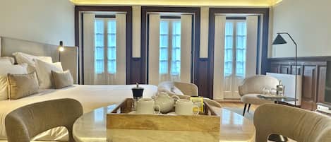 Cortinas blackout, tabla de planchar con plancha y wifi gratis