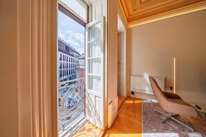 Deluxe Studio | Living area - YOUROPO - Collection (Porto)