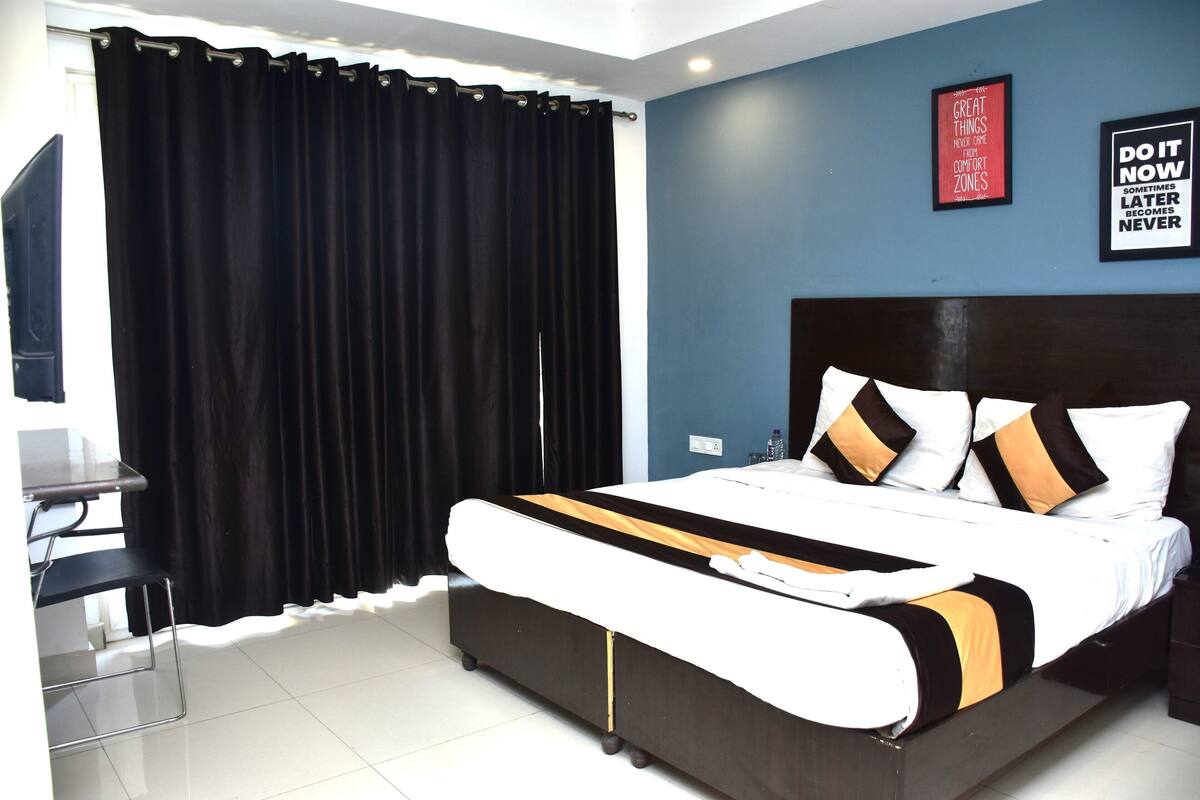 Double Room, Balcony, City View | Desk, laptop workspace, free WiFi