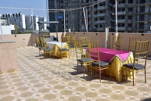 Daily to-go breakfast (INR 150 per person)