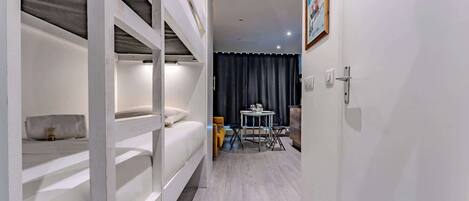 1 室のベッドルーム、WiFi、ベッドシーツ