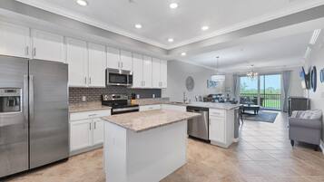 Kondominium, Beberapa Tempat Tidur, balkon, pemandangan kolam renang (HLB14071-324) | Dapur pribadi | Mesin pembuat kopi/teh