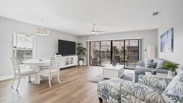 Condo, Multiple Beds, Pool Access, Pool View (CWD316-29) | Living area