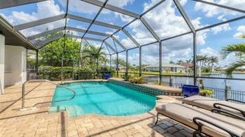 Kolam renang outdoor