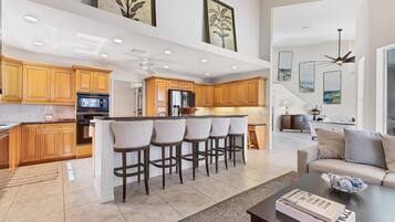 Rumah, Beberapa Tempat Tidur, akses ke kolam renang, pemandangan kolam renang (SND1217) | Interior