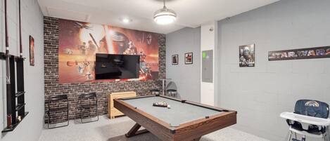 Casa, varias camas, patio (SSP977-1) | Sala de juegos