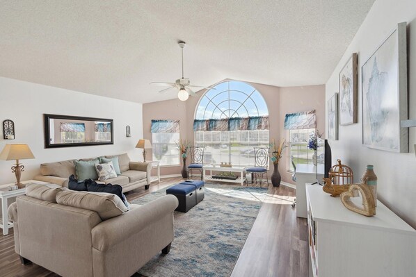 House, Multiple Beds, Pool Access, Garden View (SCC2466-4) | Living area