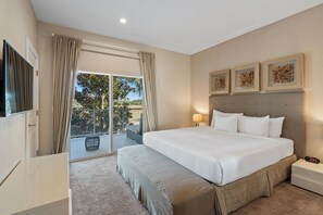 タウンホーム ベッド (複数台) プールアクセス (BRA3203) | 4 室のベッドルーム、客室ごとに異なる装飾、客室ごとに異なるインテリア、ベッドシーツ