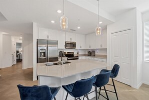 Maison, plusieurs lits, patio, vue piscine (HLB14191-1211) | Cuisine privée | Cafetière/bouilloire