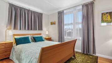 4 bedrooms, WiFi, bed sheets