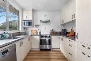 Fridge, microwave, dishwasher, coffee/tea maker