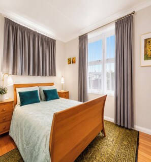 4 bedrooms, WiFi, bed sheets