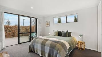 3 habitaciones, tabla de planchar con plancha, wifi y ropa de cama