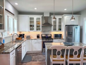 Fridge, microwave, stovetop, dishwasher