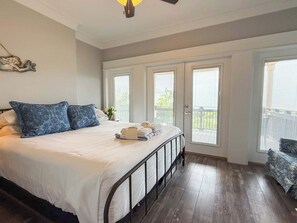 5 bedrooms, iron/ironing board, WiFi, bed sheets