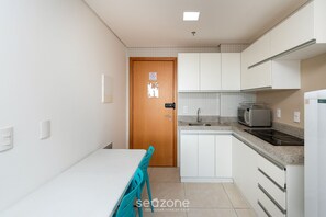 Basic Apartment | Private kitchen | Cookware/dishes/utensils