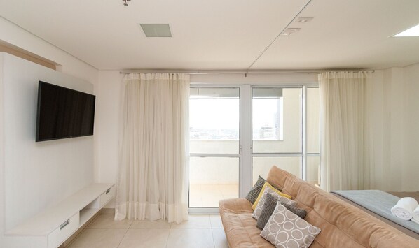 Apartamento básico | Zona de estar | Una televisión
