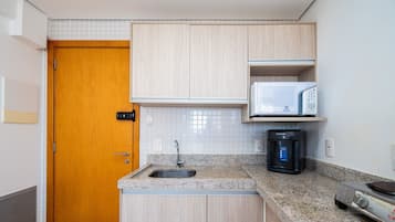 Appartement | Cuisine privée | Batterie de cuisine, vaisselle et ustensiles