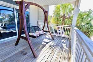 Unclassified image, 4 of 77, button