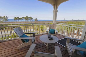 Unclassified image, 2 of 79, button