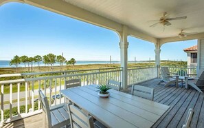 Outdoor dining - Serenity Sunset 5Bedroom Dog Friendly Beach House on St George Island (Eastpoint)