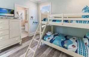 5 quartos, ferros/tábuas de passar roupa, Wi-Fi, roupa de cama