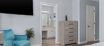 2-bd, 2-ba apartment in a prime location of Fort Smith. WiFi, AC, TV, and more.