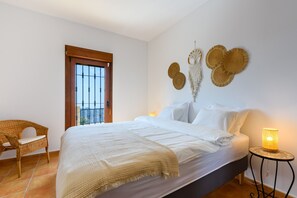 3 bedrooms, iron/ironing board, free WiFi, bed sheets