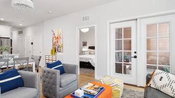 2 chambres, fer et planche à repasser, Wi-Fi, draps fournis