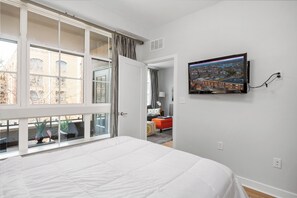 2 bedrooms, iron/ironing board, free WiFi, bed sheets