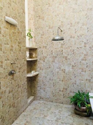 Bathroom - Luxurious and Private Hacienda near Merida (Fraccionamiento Chuntuak, Molas)