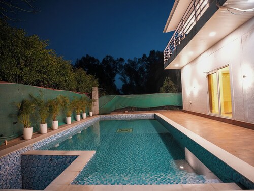 3-bedroom farmhouse in charming Noida with WiFi, AC and 24 hour caretaker.