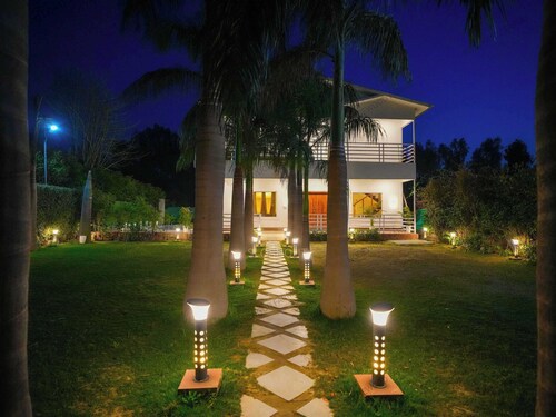 3-bedroom farmhouse in charming Noida with WiFi, AC and 24 hour caretaker.