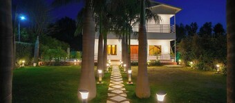 3-bedroom farmhouse in charming Noida with WiFi, AC and 24 hour caretaker.