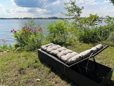 Work from the lake or unplug. Just over an hour from Ottawa, serenity now.