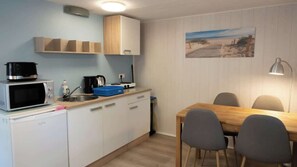 Fridge, stovetop, coffee/tea maker, toaster